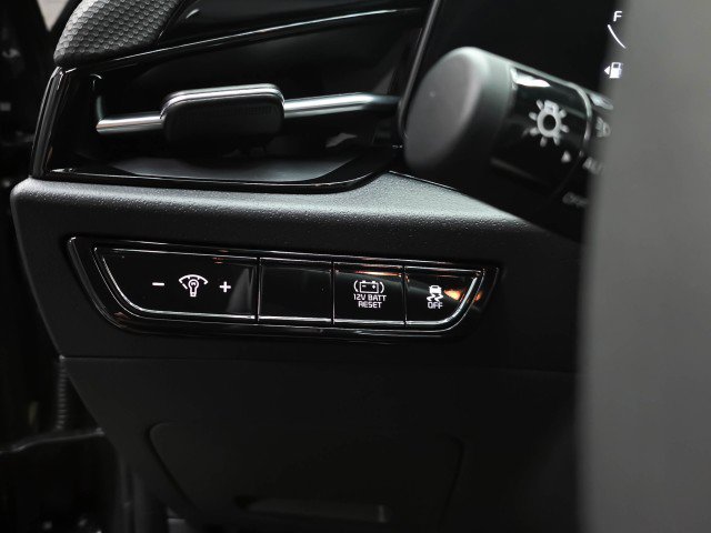 Used 2024 Kia Niro EX FWD image 28
