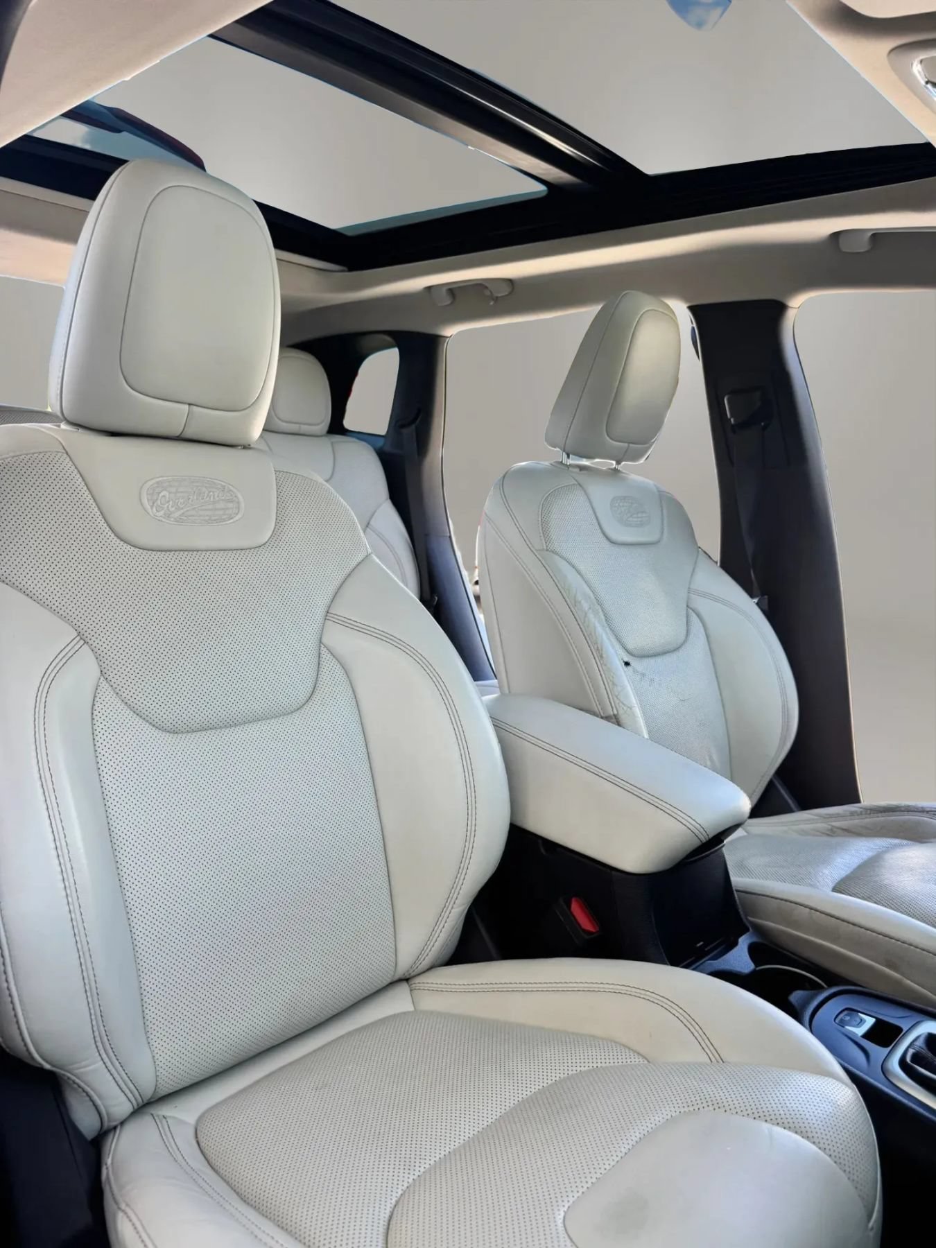 Used 2016 Jeep Cherokee Overland FWD image 21