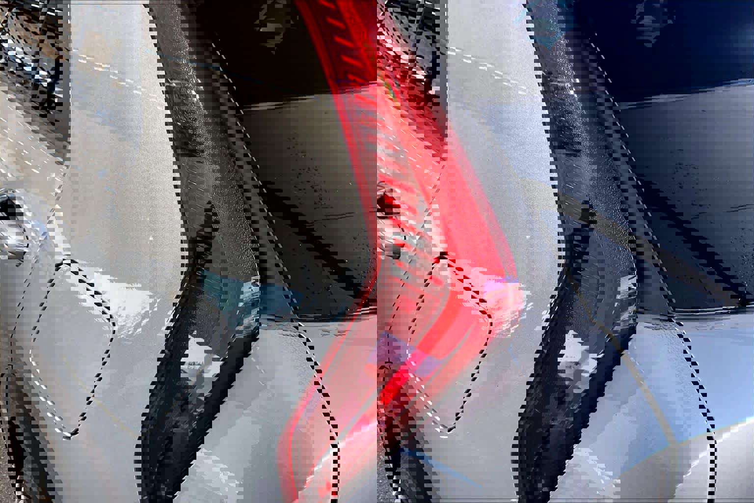 Used 2023 Kia Niro SX image 28