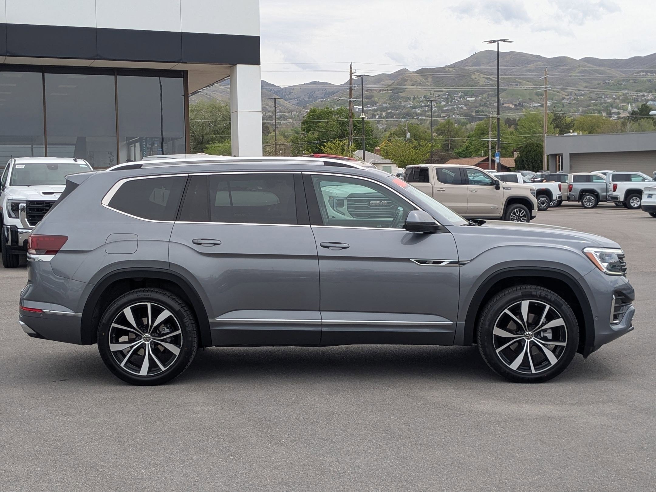 Used 2024 Volkswagen Atlas SEL Premium R-Line AWD/4WD image 7