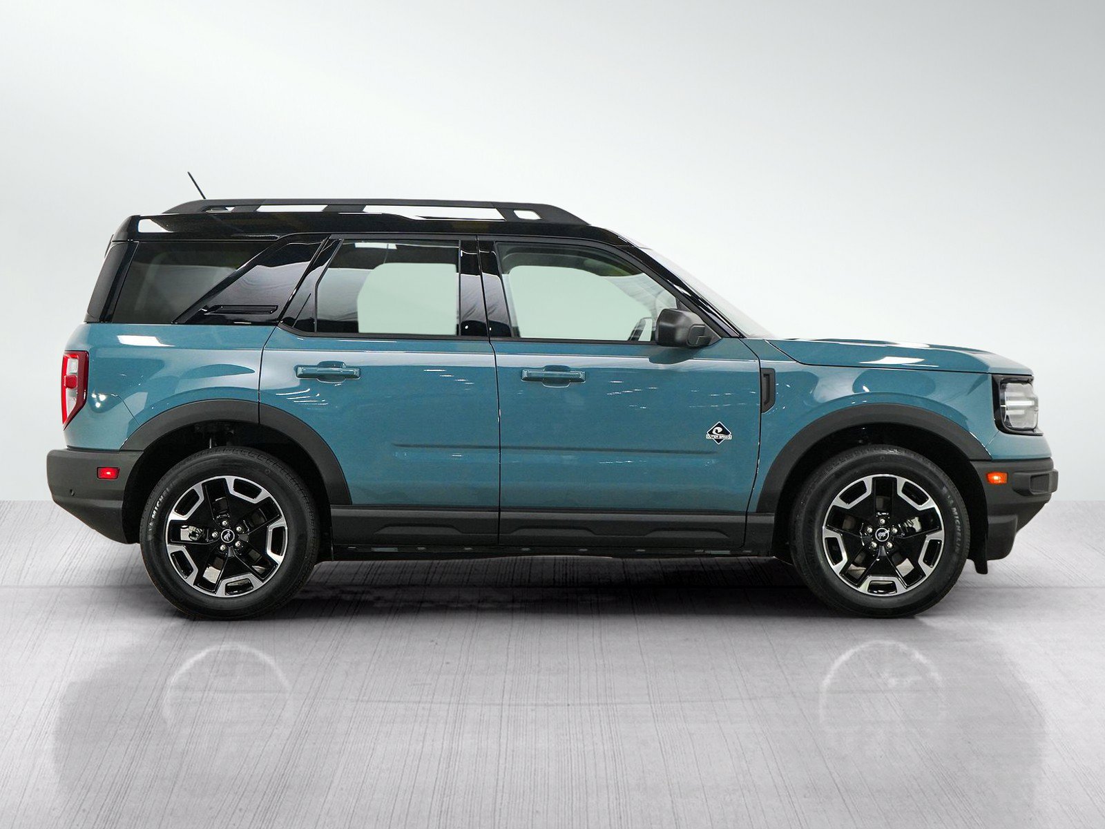 Used 2023 Ford Bronco Sport Outer Banks w/ Tech Package AWD/4WD image 3
