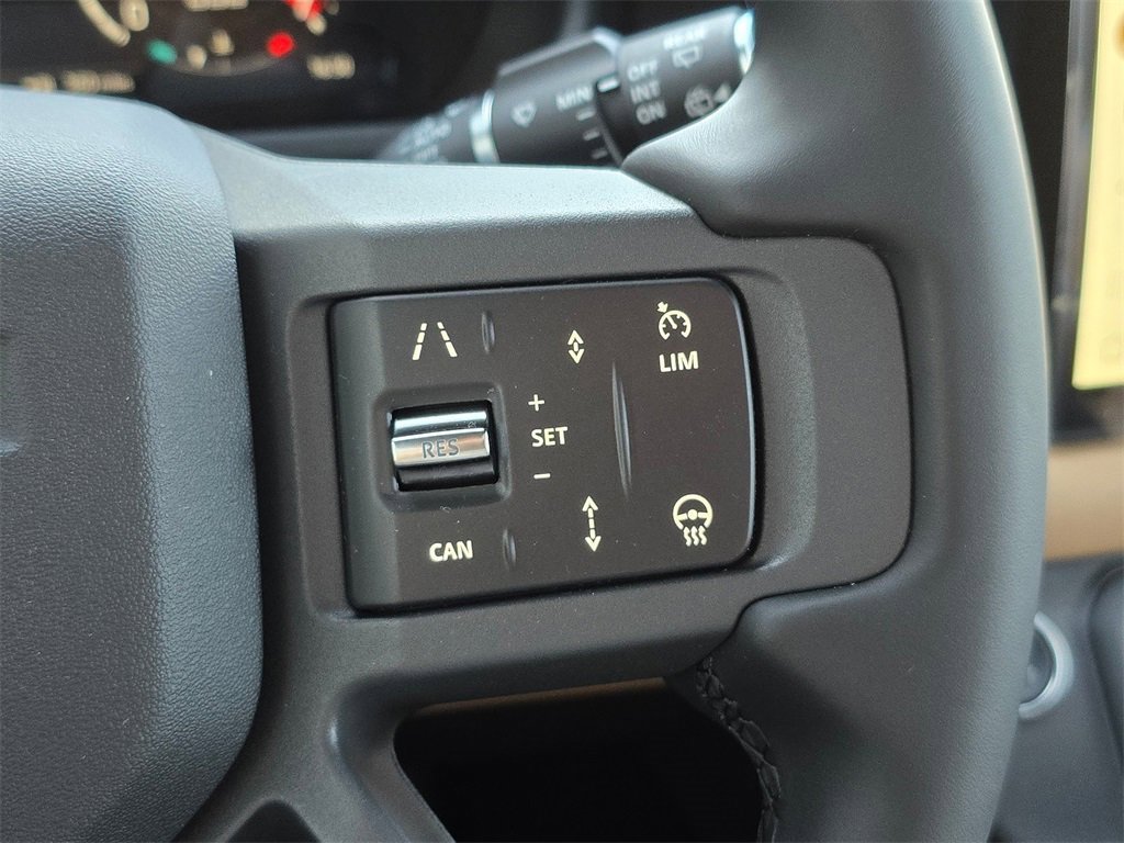 New 2025 Land Rover Defender 90 X-Dynamic SE image 18