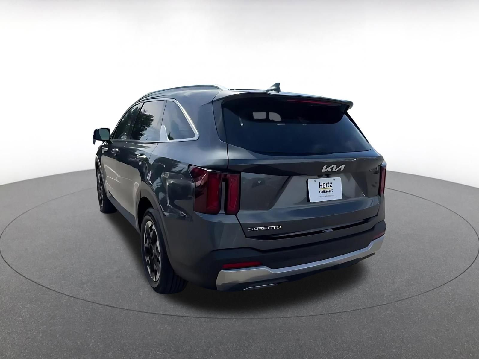 Used 2024 Kia Sorento S image 11