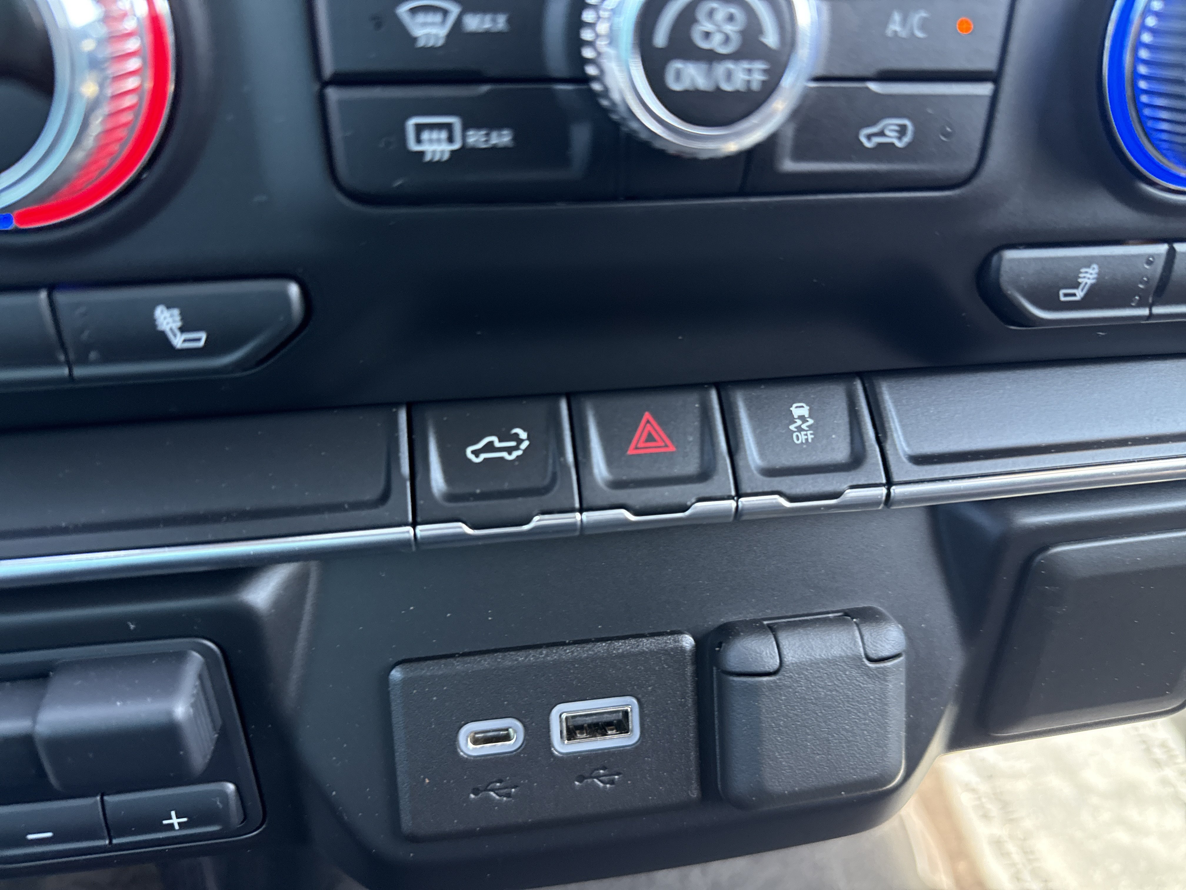 Used 2022 GMC Sierra 3500 SLE w/ SLE Convenience Package AWD/4WD image 28