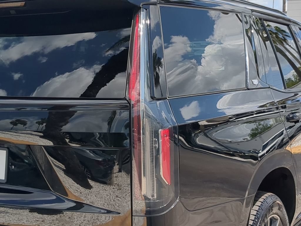 Used 2023 Cadillac Escalade Sport AWD/4WD image 9