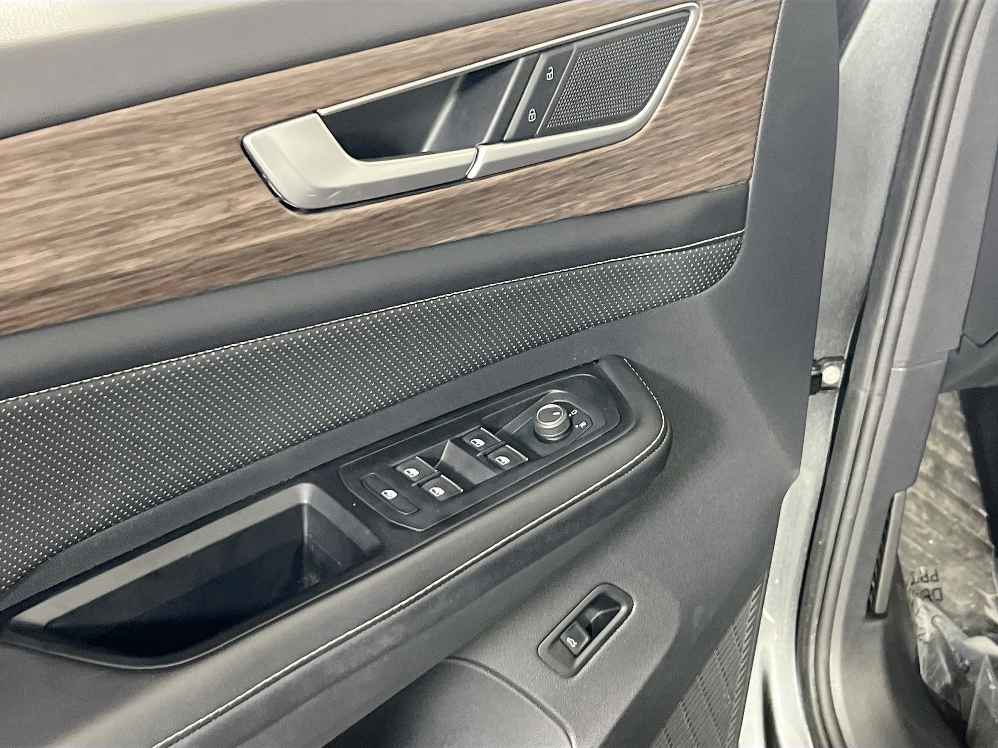 Used 2024 Volkswagen Atlas SEL image 18