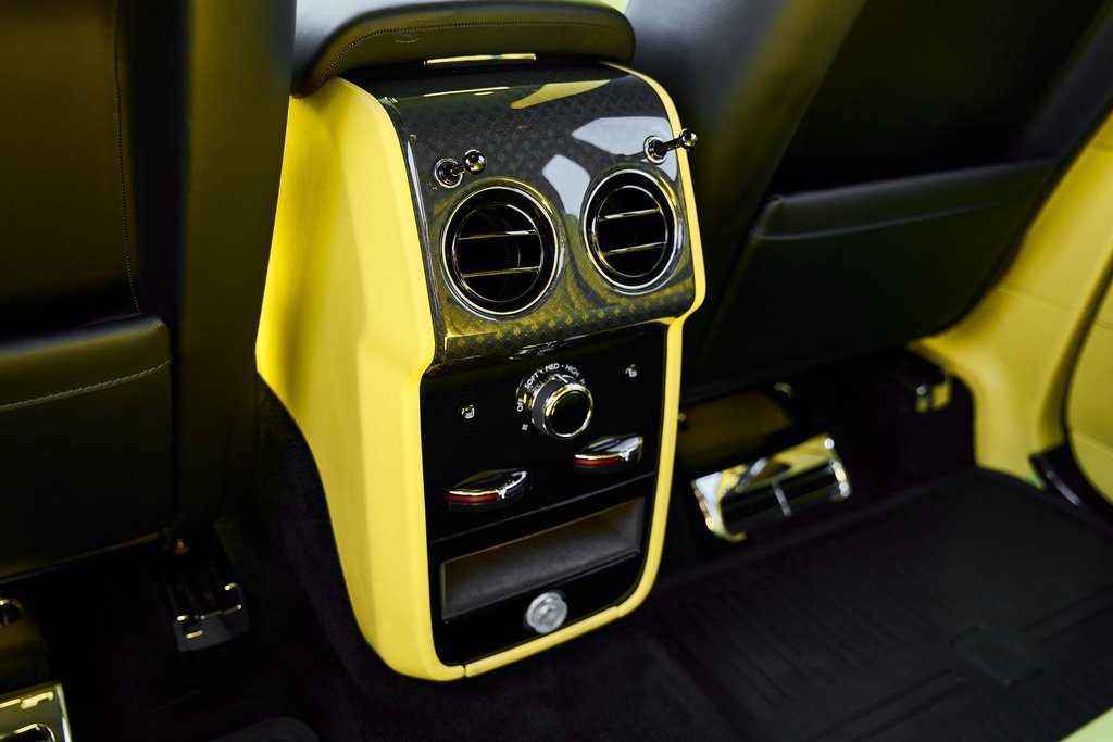 Used 2022 Rolls-Royce Cullinan Black Badge w/ Dark Exterior Package image 57