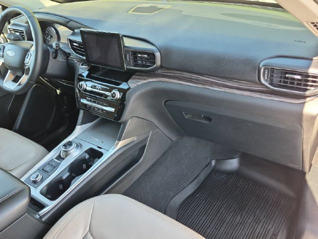 Used 2023 Ford Explorer Limited w/ Equipment Group 301A AWD/4WD image 22