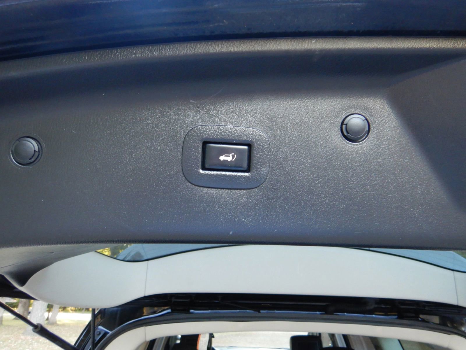 Used 2017 Nissan Armada Platinum w/ Captain Seat Package image 25