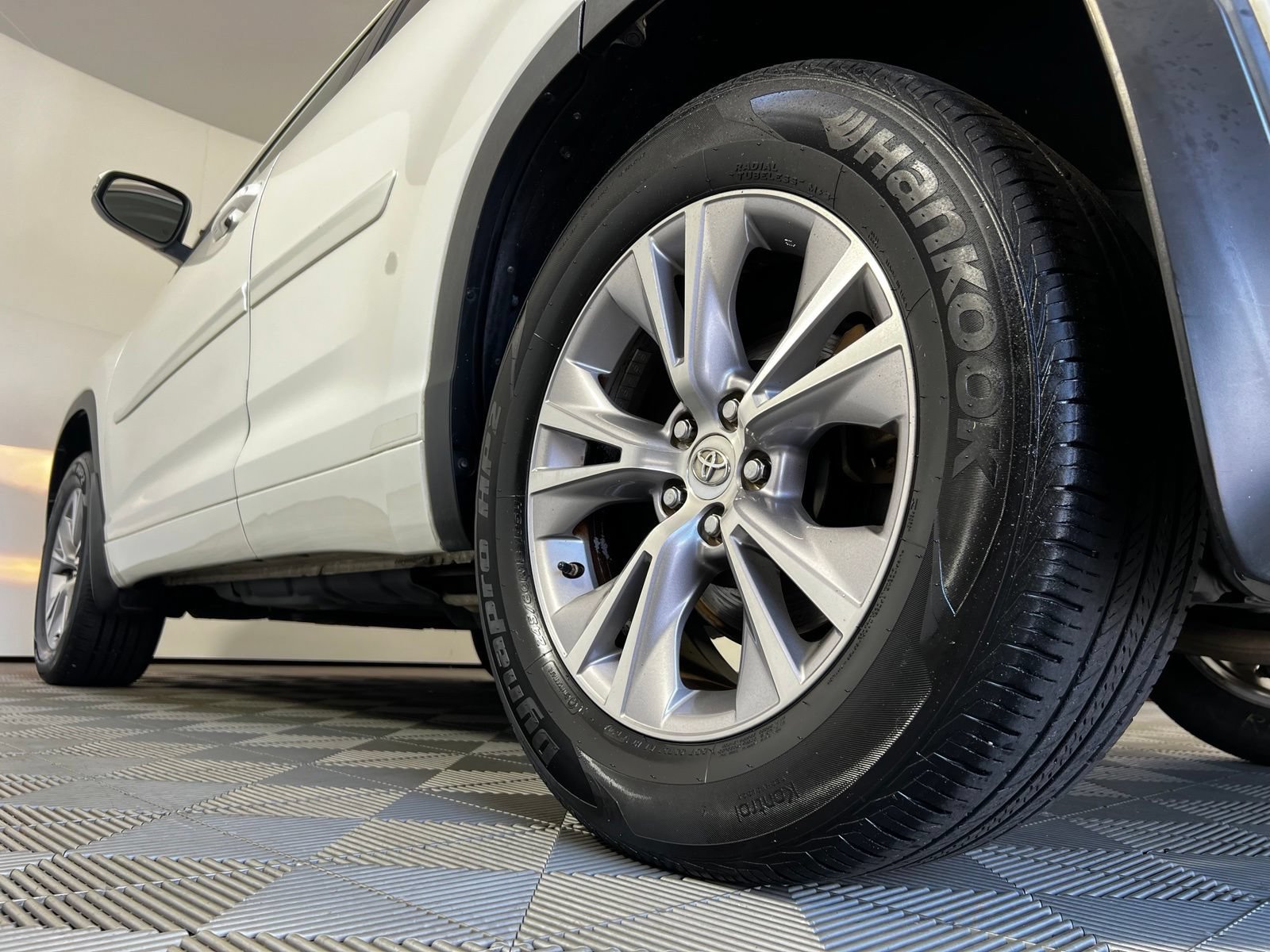 Used 2015 Toyota Highlander XLE AWD/4WD image 28
