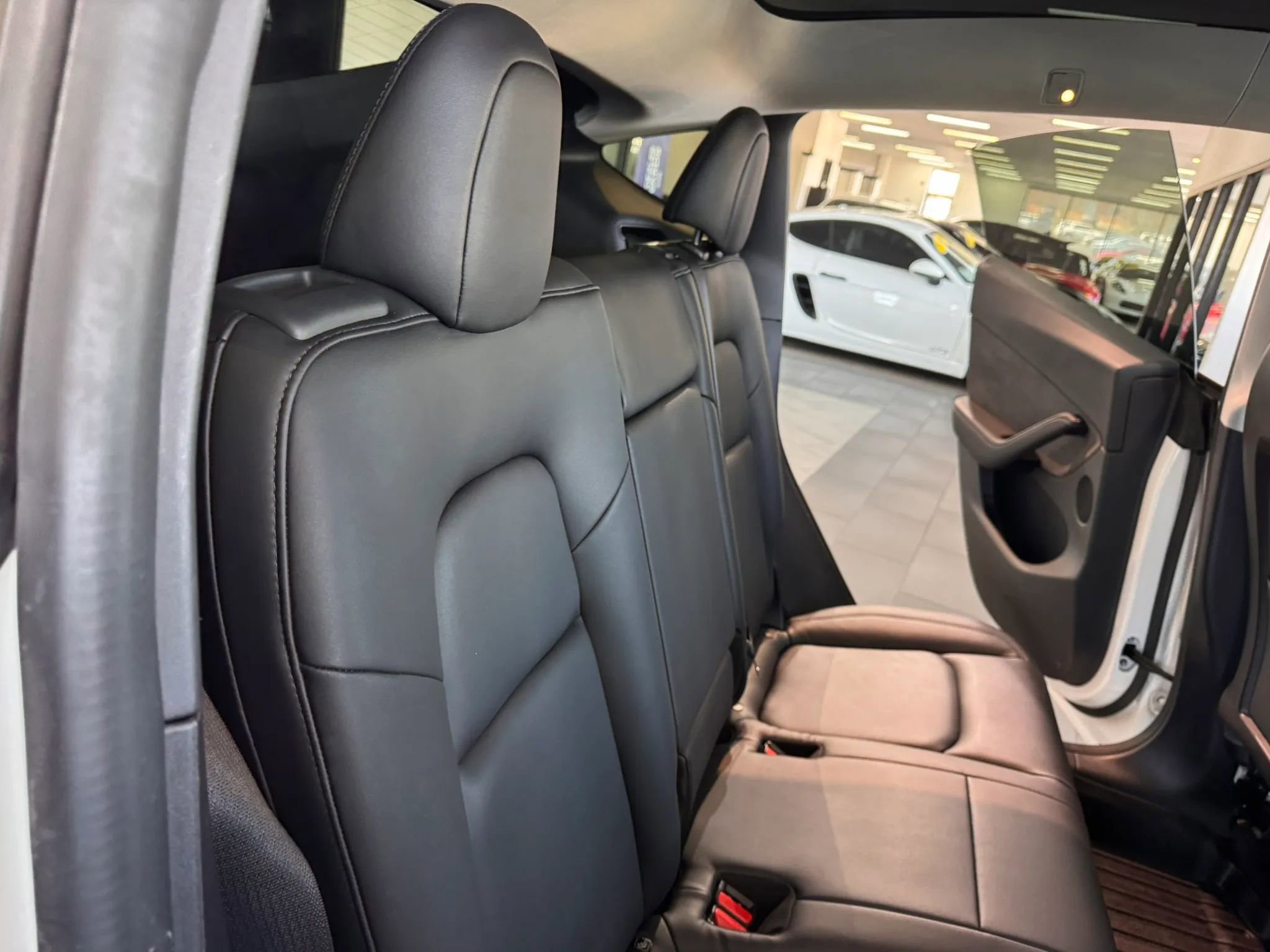 Used 2020 Tesla Model Y Long Range image 16