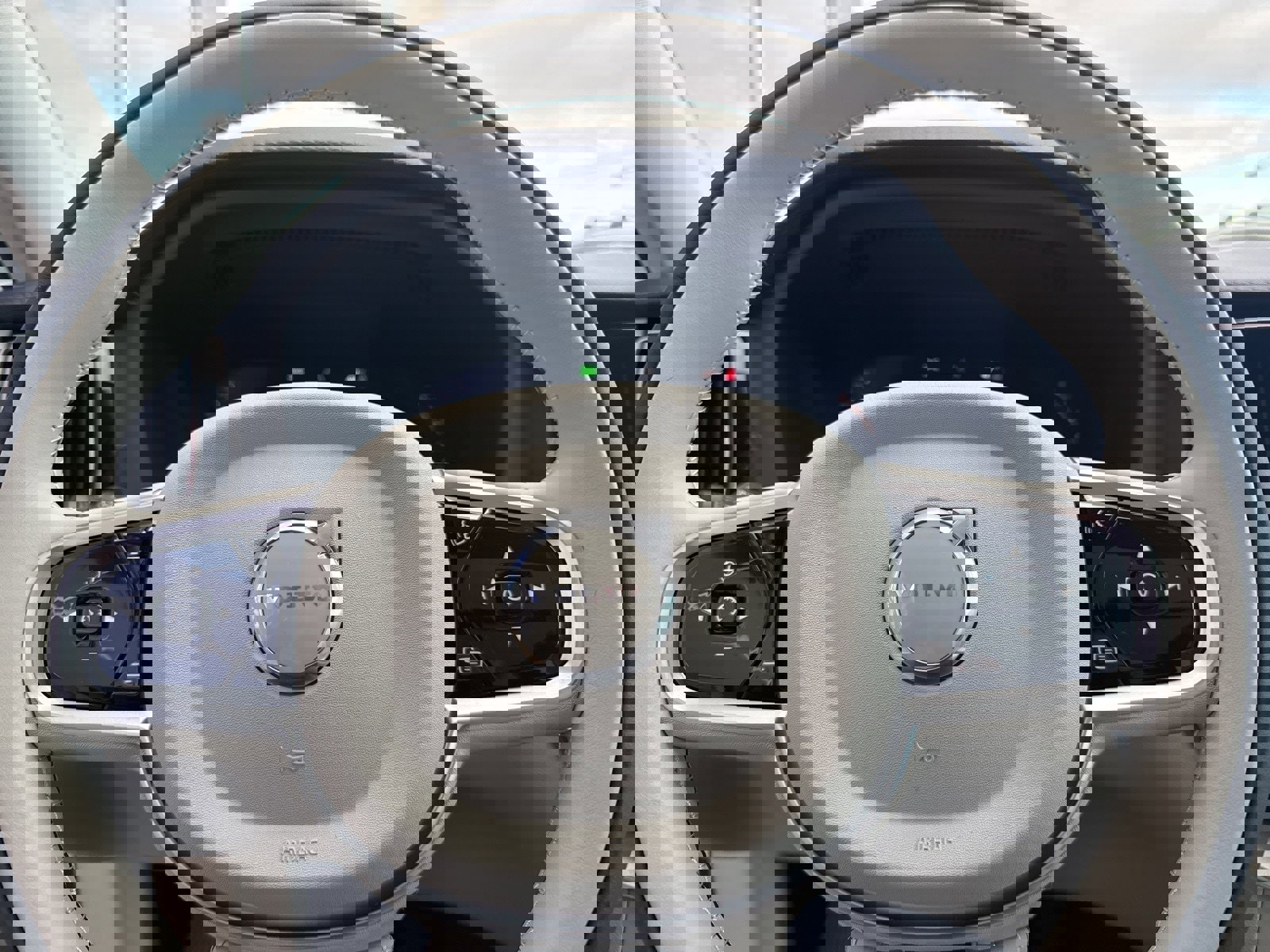 New 2026 Volvo XC60 B5 Ultra w/ Protection Package Premier image 26