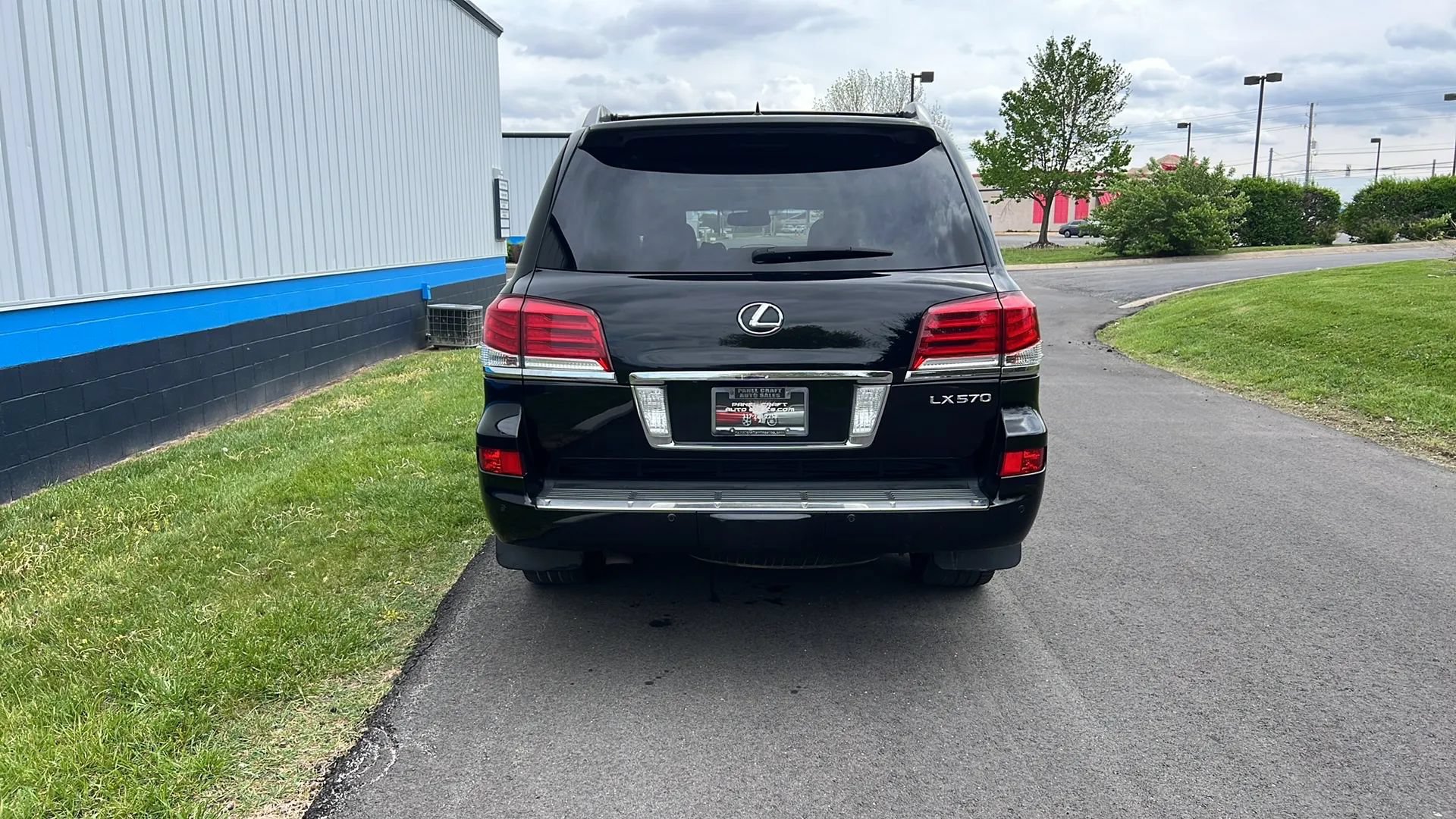 Used 2013 Lexus LX 570 4WD w/ Luxury Pkg image 6