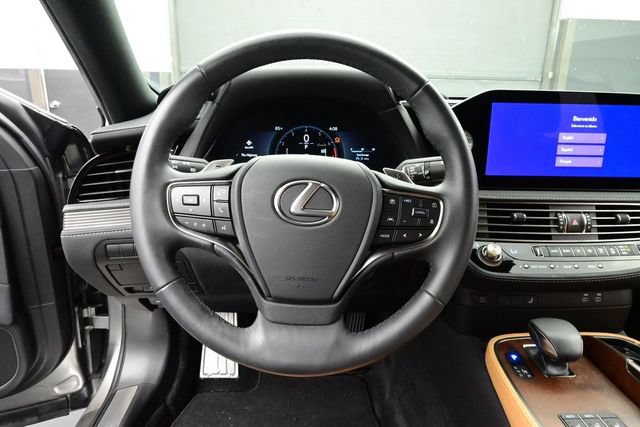 Used 2025 Lexus LS 500 w/ Accessory Package (Z1) RWD image 8