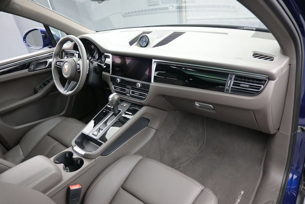 Certified 2026 Porsche Macan AWD/4WD image 30