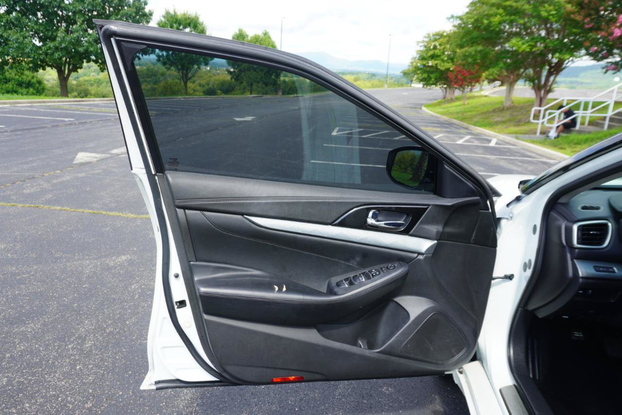 Used 2017 Nissan Maxima 3.5 S w/ Interior Lighting Package FWD image 10