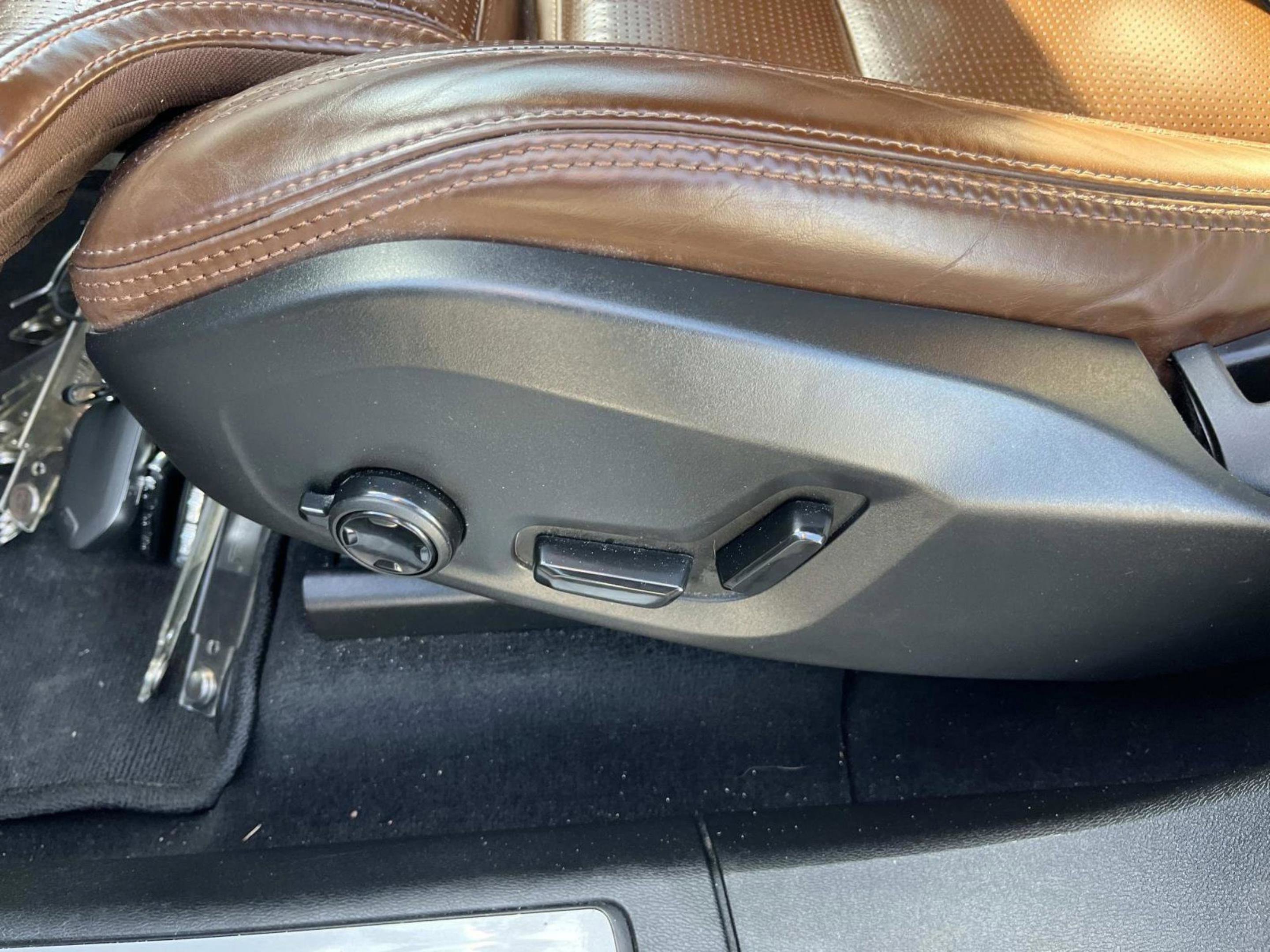 Used 2023 Volvo XC60 B5 Ultimate image 38