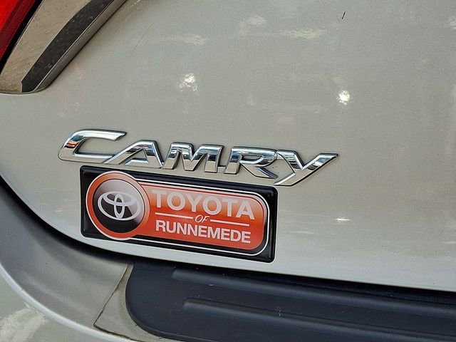 Used 2015 Toyota Camry SE FWD image 29