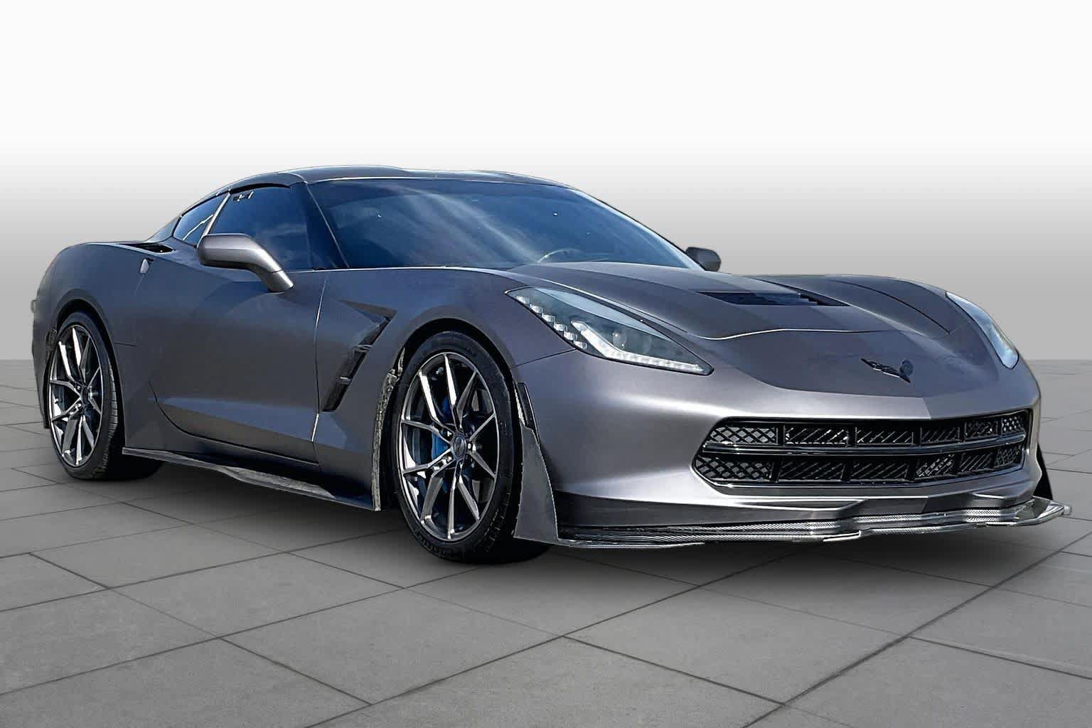 Used 2019 Chevrolet Corvette Stingray Coupe w/ 1LT RWD image 3
