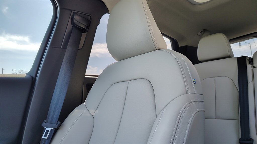 New 2026 Volvo XC40 B5 Ultra w/ Climate Package image 23