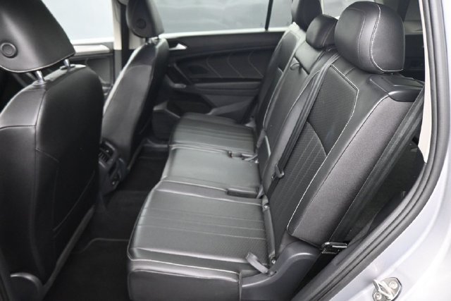 Used 2023 Volkswagen Tiguan SE FWD image 19