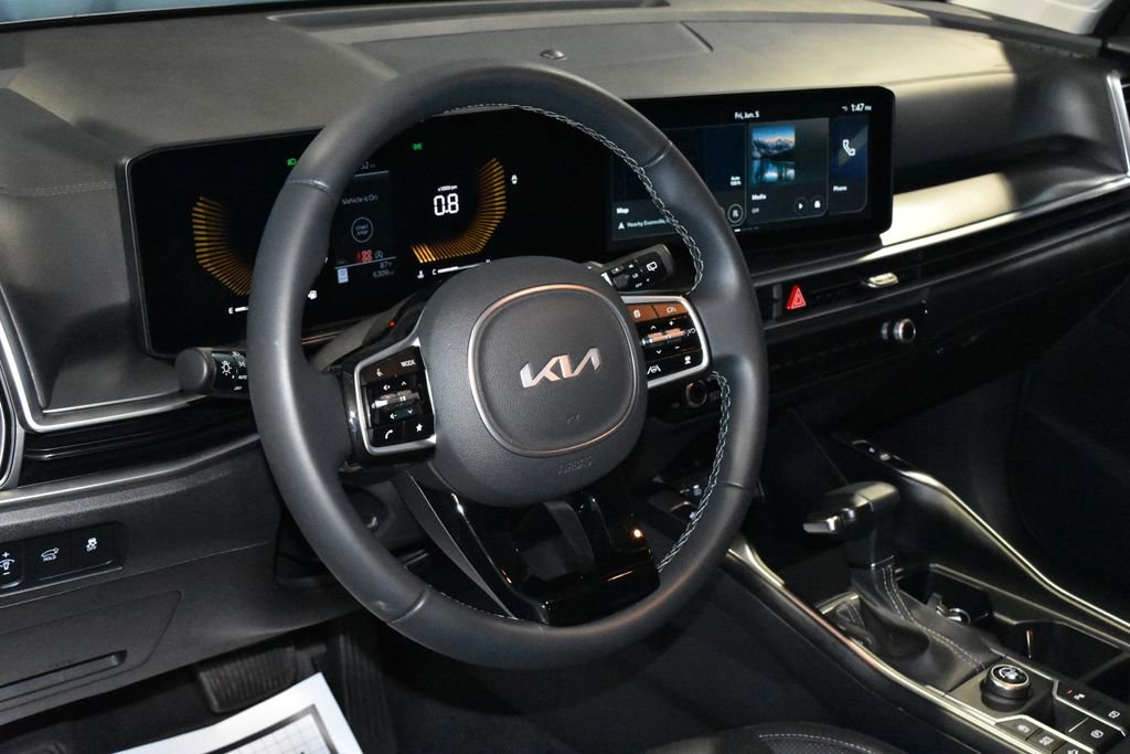 Used 2025 Kia Sorento EX FWD image 2