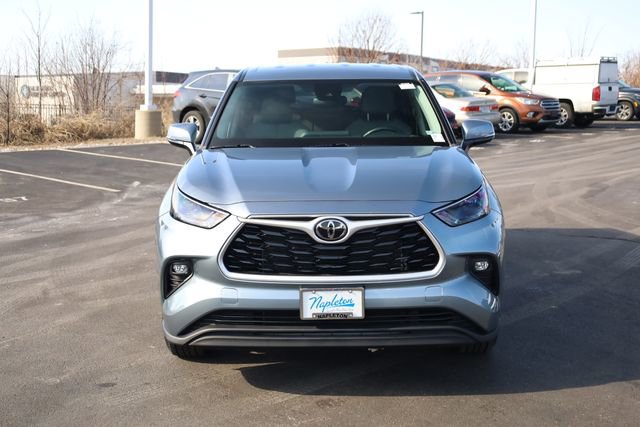 Used 2022 Toyota Highlander LE image 3