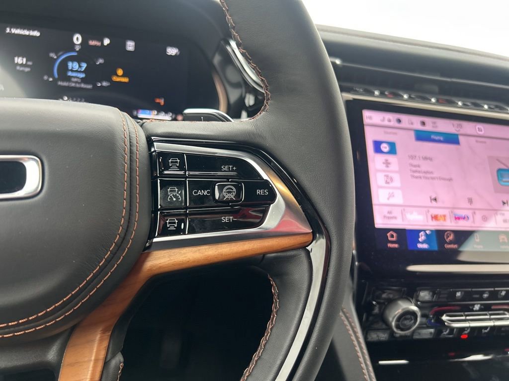 New 2025 Jeep Grand Cherokee Summit image 15