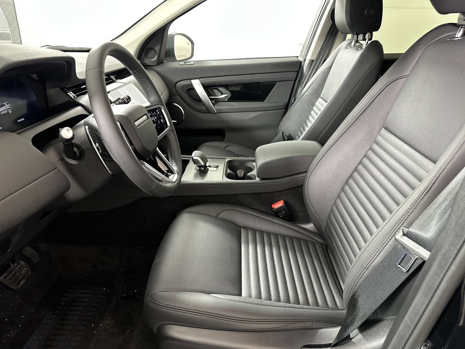 Used 2025 Land Rover Discovery Sport S AWD/4WD image 4