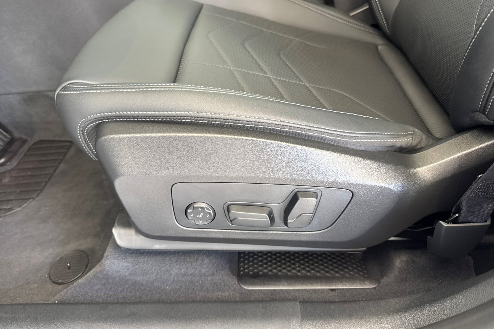 Used 2026 BMW X1 xDrive28i w/ Technology Package AWD/4WD image 15