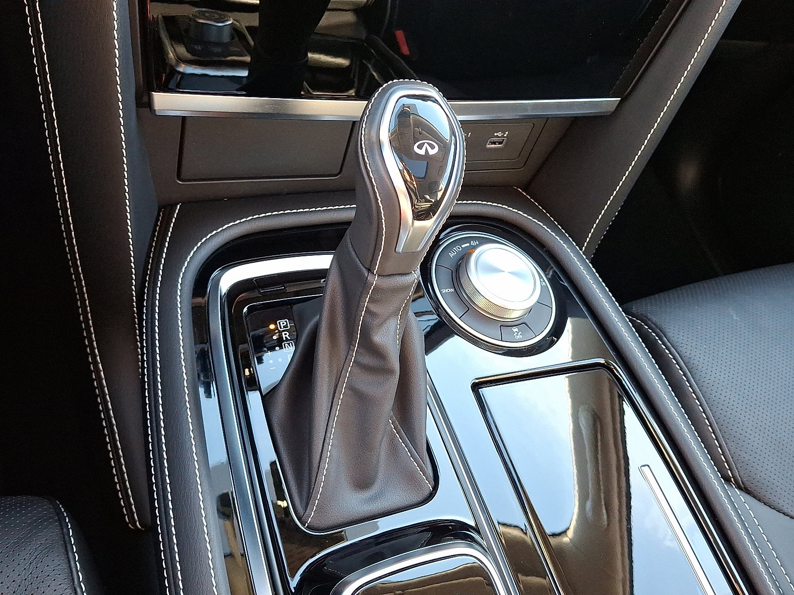 Certified 2024 INFINITI QX80 Premium Select w/ Cargo Package image 16