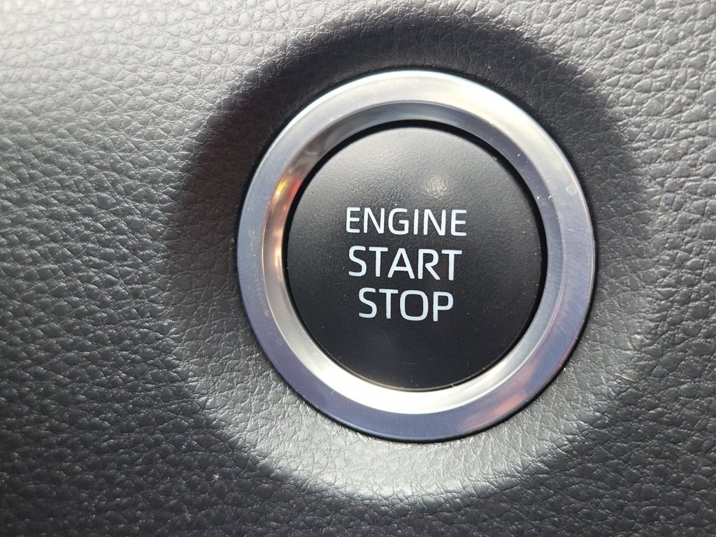 Used 2025 Toyota Corolla SE image 32