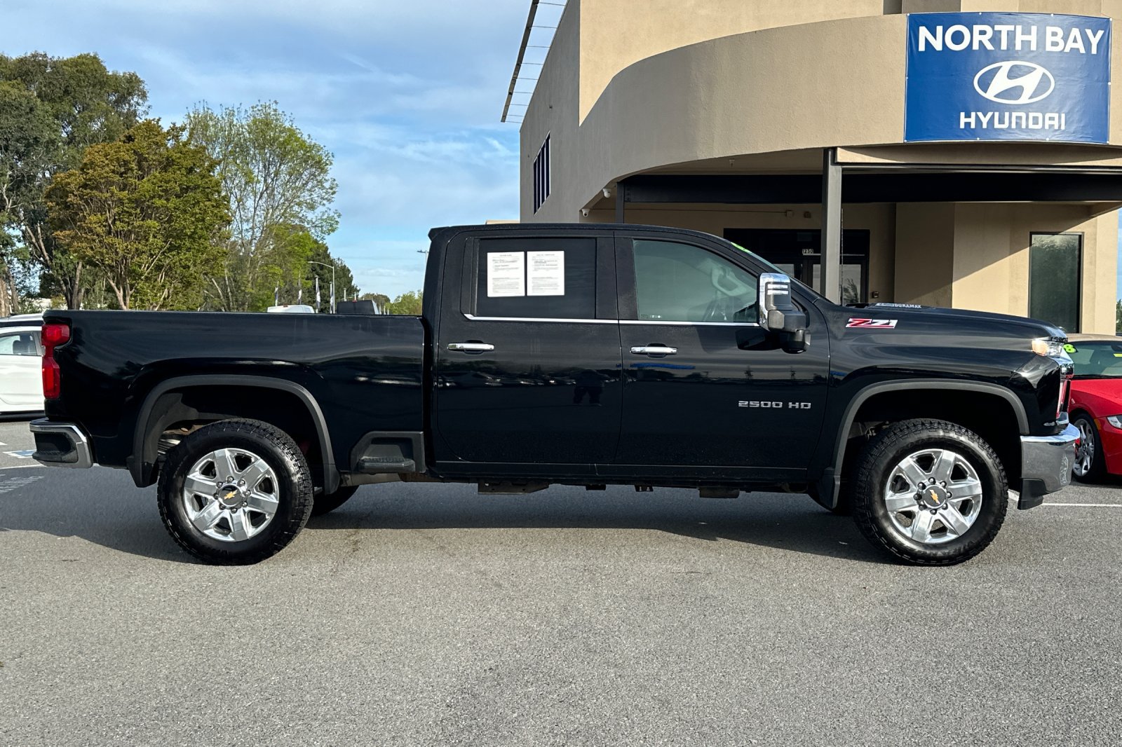 Used 2022 Chevrolet Silverado 2500 LTZ w/ LTZ Premium Package AWD/4WD image 3