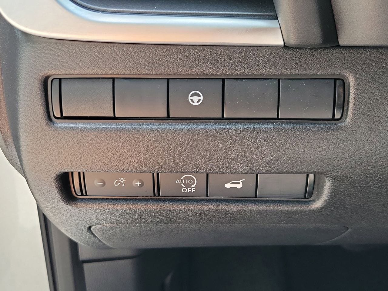 Used 2025 Nissan Rogue SV AWD/4WD image 31