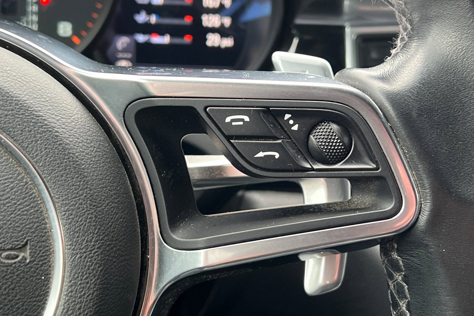 Used 2018 Porsche Macan image 33