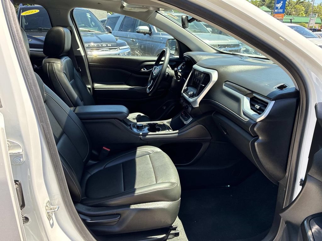 Used 2023 GMC Acadia SLT AWD/4WD image 9