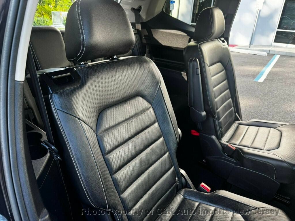 Used 2022 Volkswagen Atlas SEL Premium AWD/4WD image 32