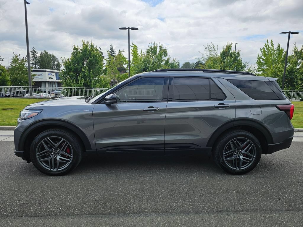 Used 2025 Ford Explorer ST-Line w/ Premium Package AWD/4WD image 2