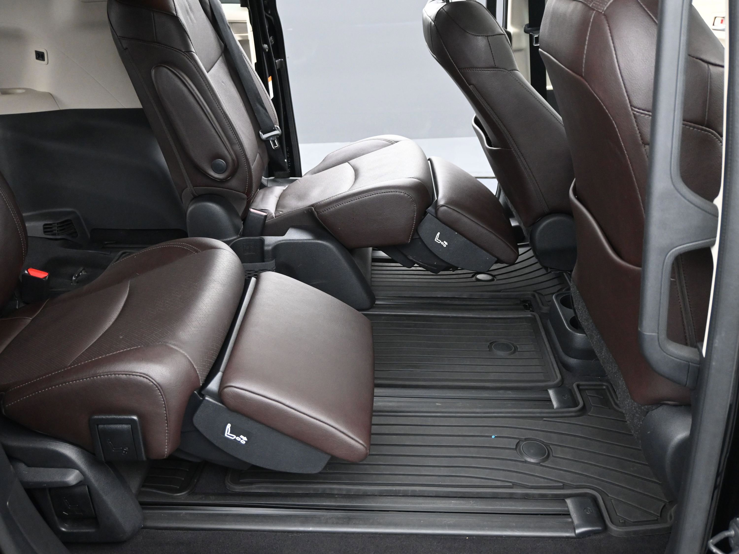 Used 2022 Toyota Sienna Platinum image 23