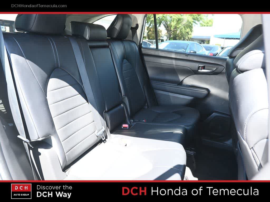 Used 2022 Toyota Highlander XLE FWD image 20
