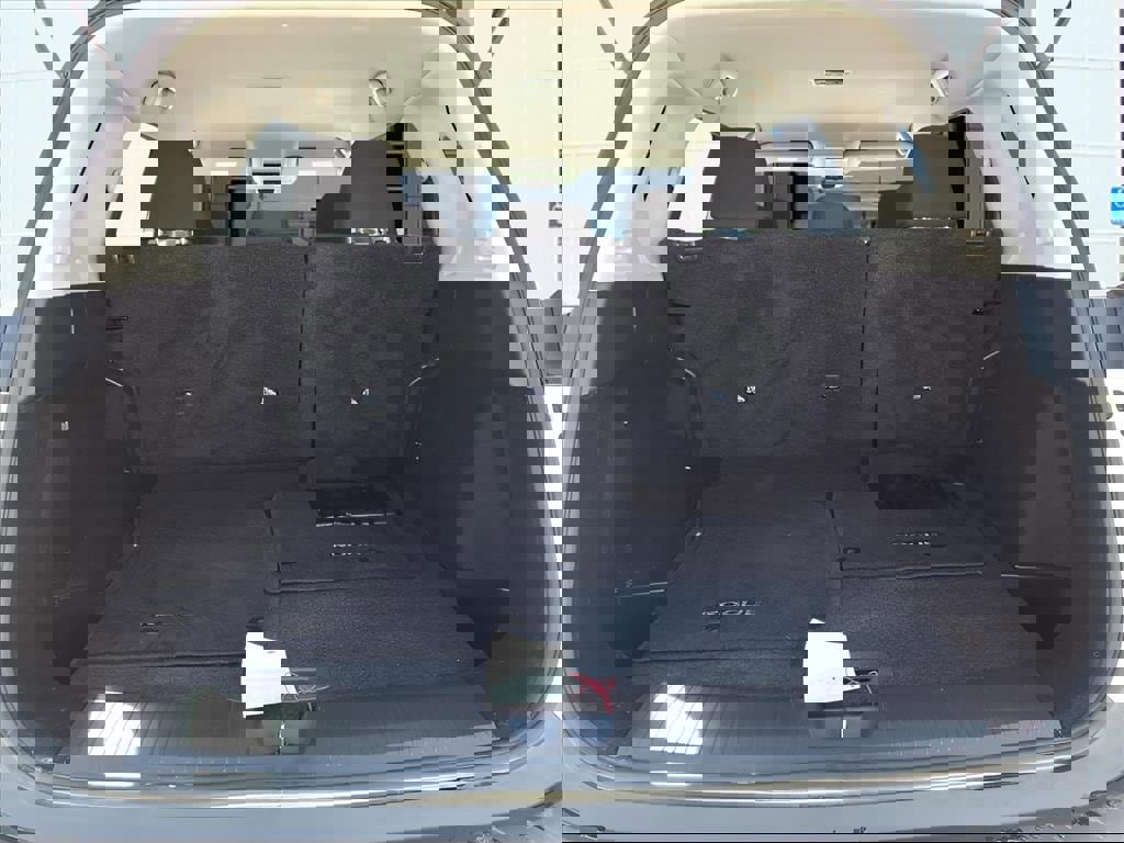 Used 2023 Nissan Rogue S image 5