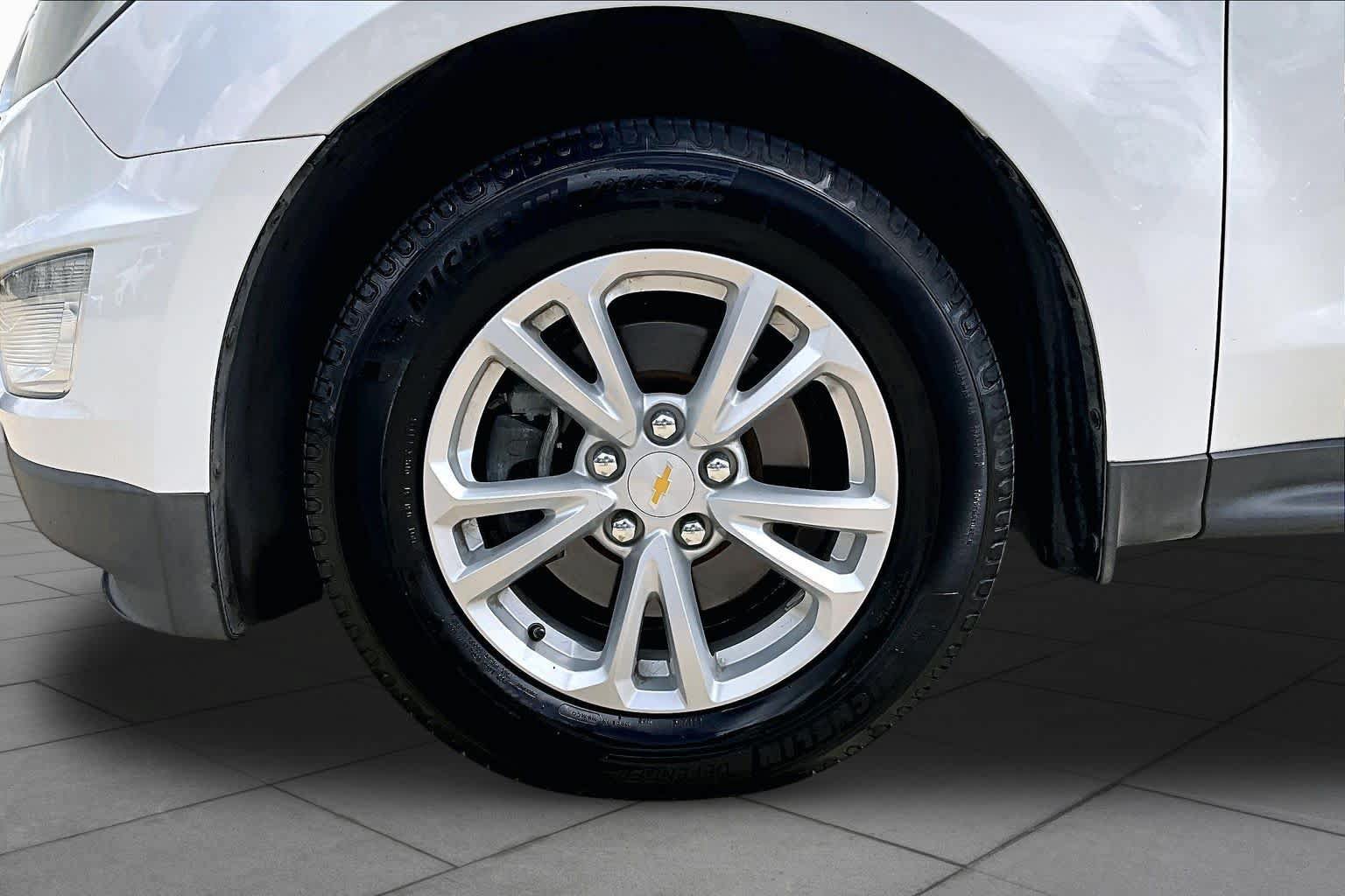 Used 2017 Chevrolet Equinox LT w/ Convenience Package AWD/4WD image 11