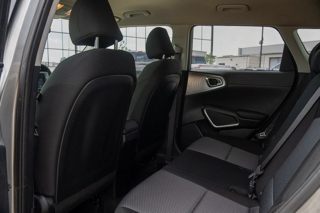 Used 2023 Kia Soul LX w/ LX Technology Package FWD image 21
