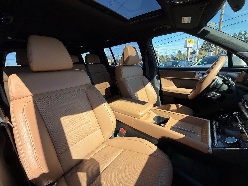 Used 2025 Hyundai Santa Fe Limited AWD/4WD image 19