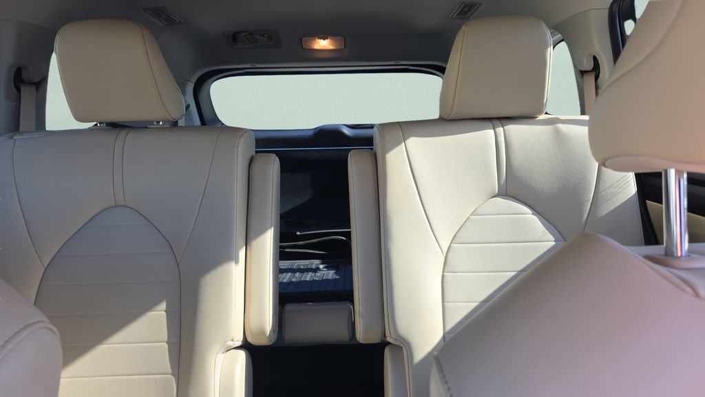 Used 2023 Toyota Highlander XLE image 18