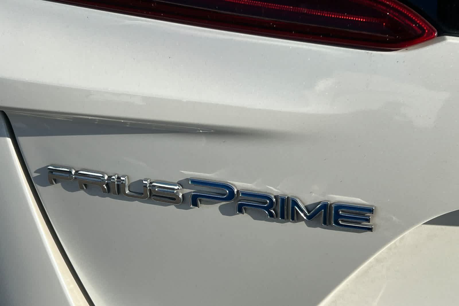 Used 2018 Toyota Prius Prime Plus w/ Carpet Mat Package FWD image 7