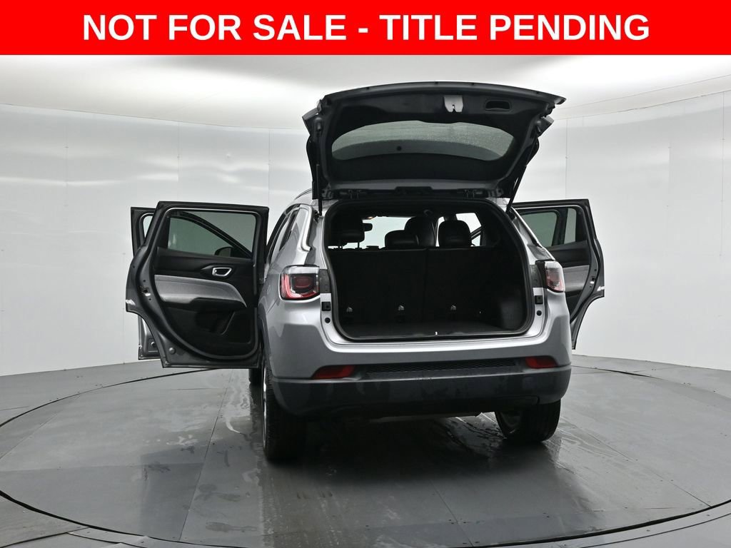 Used 2023 Jeep Compass Latitude image 27