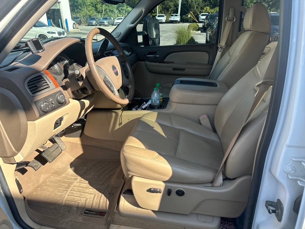 Used 2008 GMC Sierra 2500 SLT w/ Z71 Off-Road Package AWD/4WD image 5