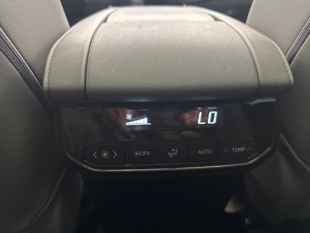 Used 2023 Toyota Highlander XLE image 24