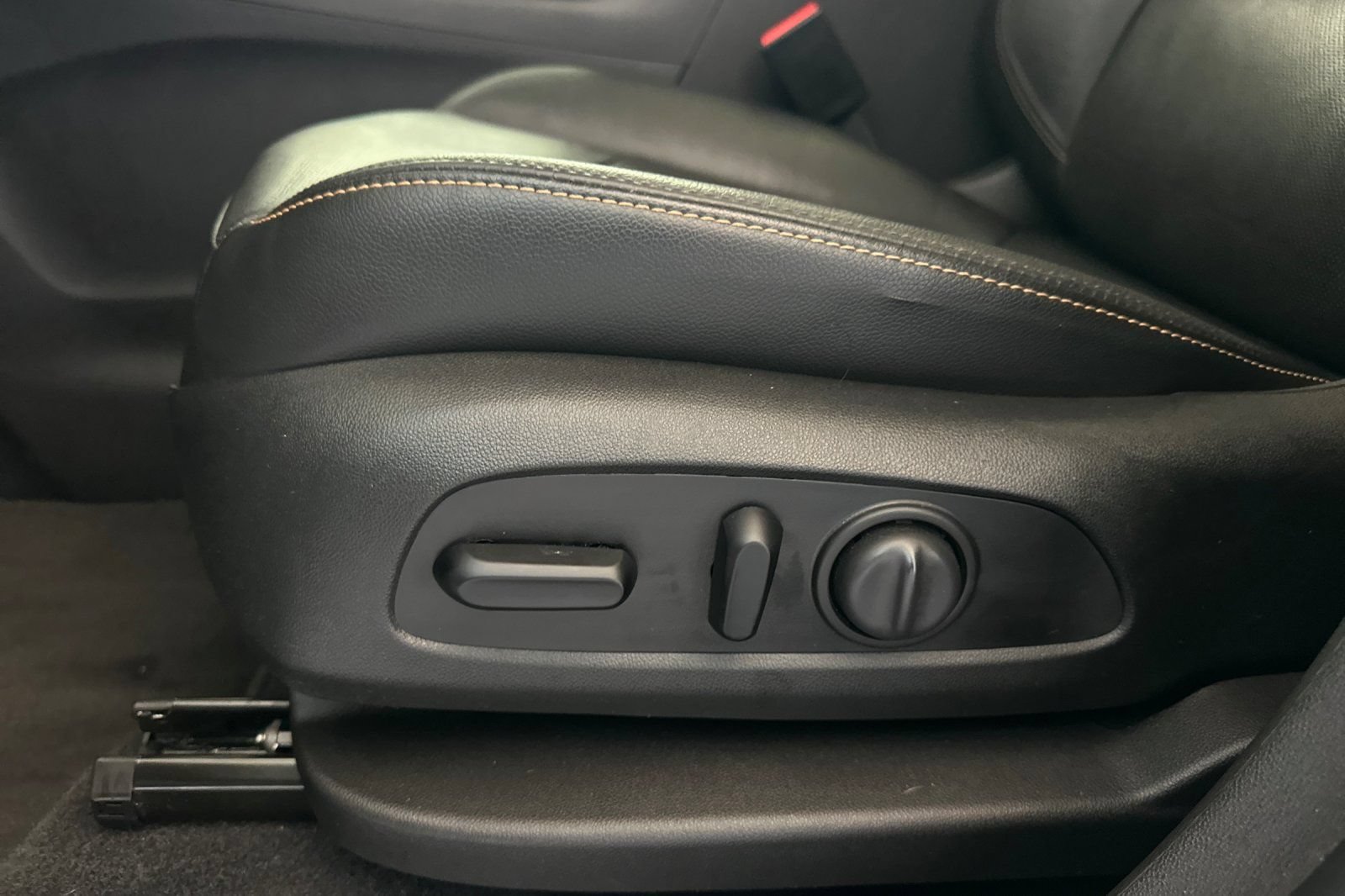 Used 2021 Chevrolet Equinox Premier FWD image 13